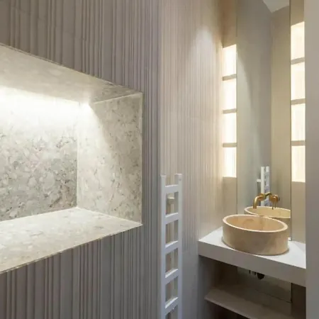 Tour Eiffel - Champ De Mars Exquisite 3bd 3bth *