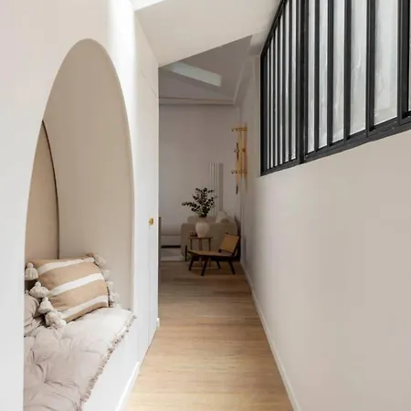 Tour Eiffel - Champ De Mars Exquisite 3bd 3bth Paris