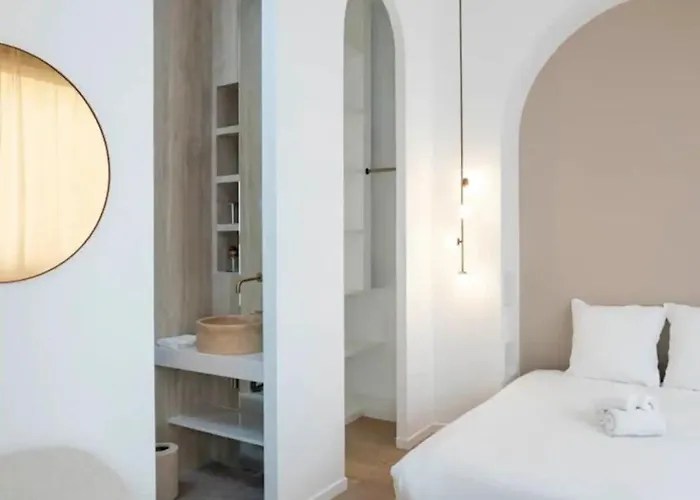 Tour Eiffel - Champ De Mars Exquisite 3bd 3bth *